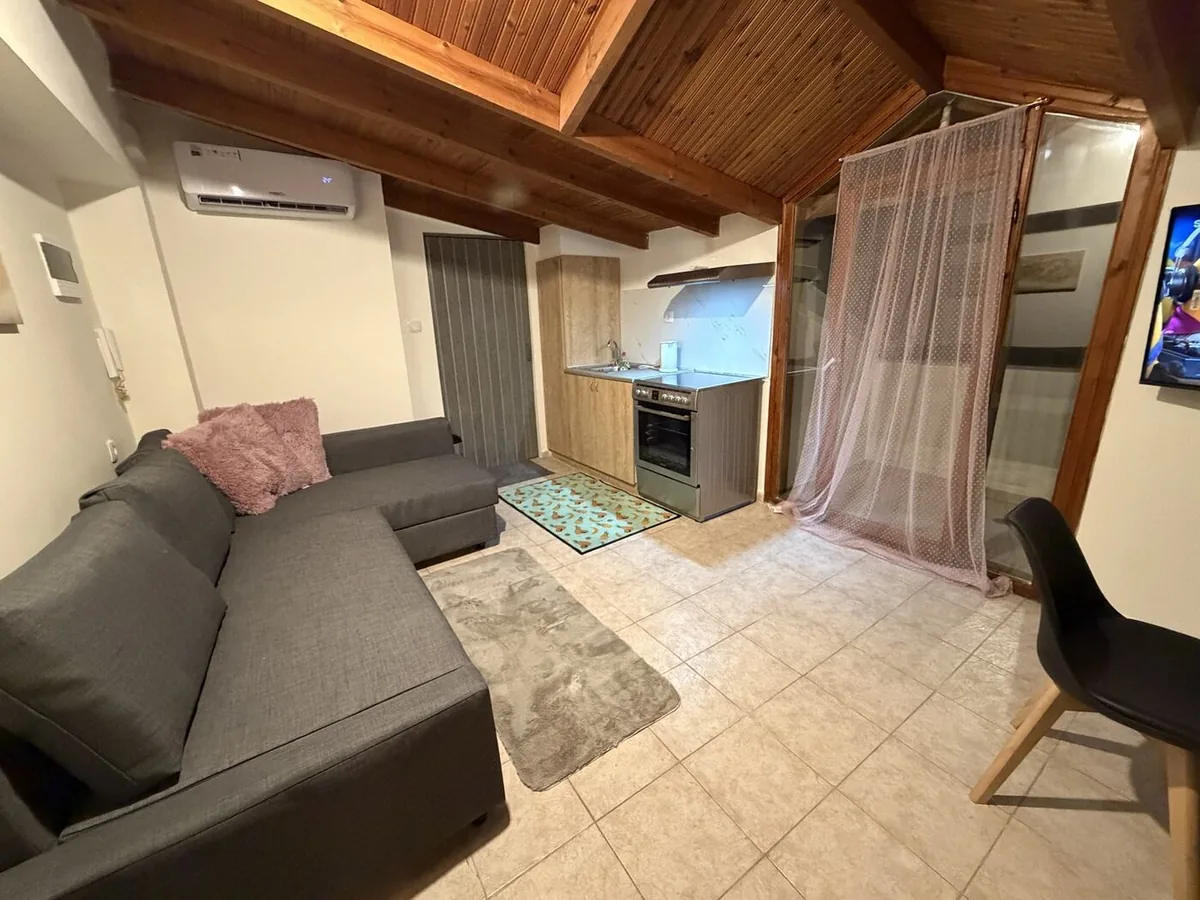 40-m²-Dachwohnung im Zentrum von Kastoria